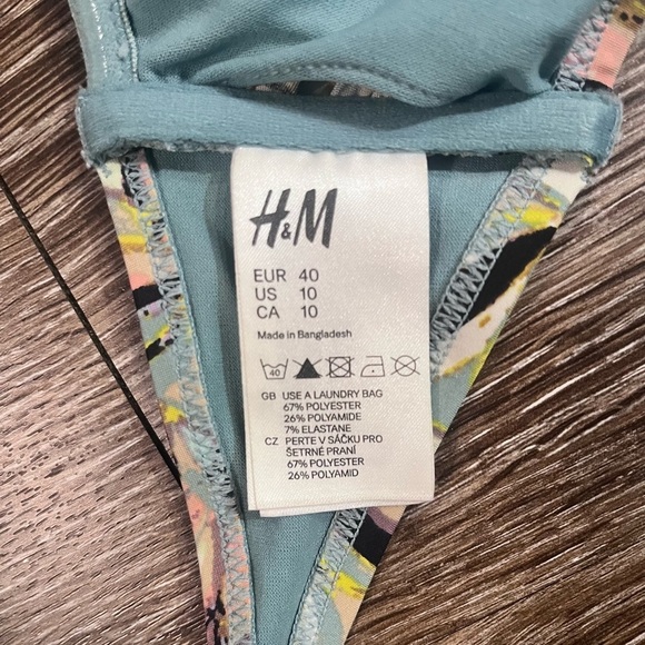 H&M | Boho Ruffle Trim Abstract Floral Bikini Top Size 10 Medium - Picture 4 of 4